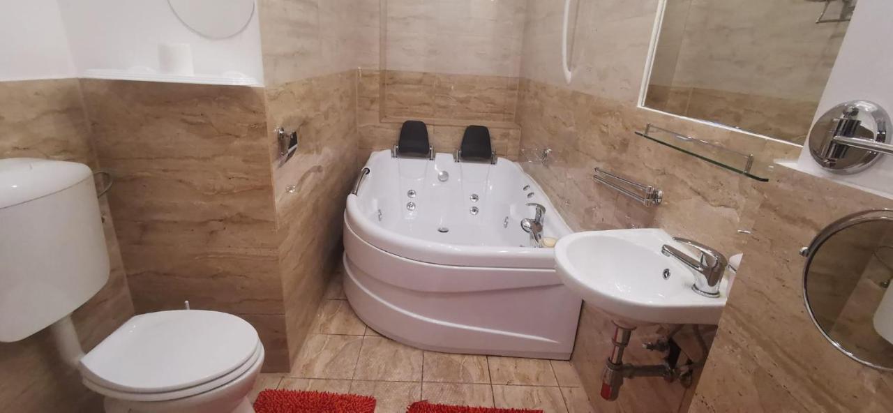 Andreea'S Apartments-Old Town بوخارست المظهر الخارجي الصورة